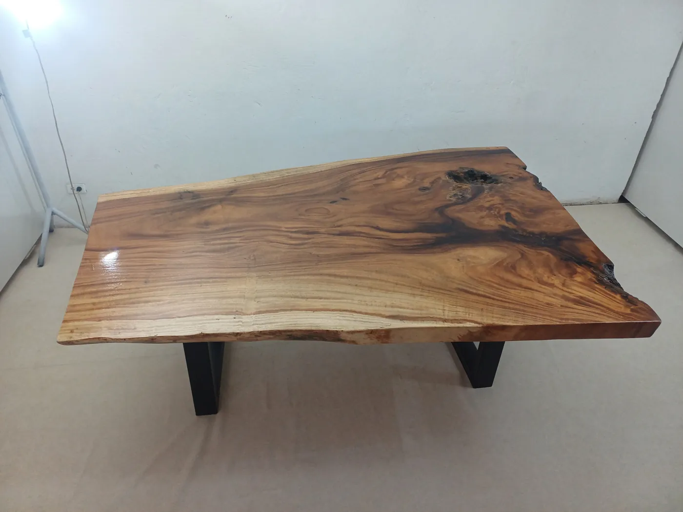 Live edge Saman wood the flint table