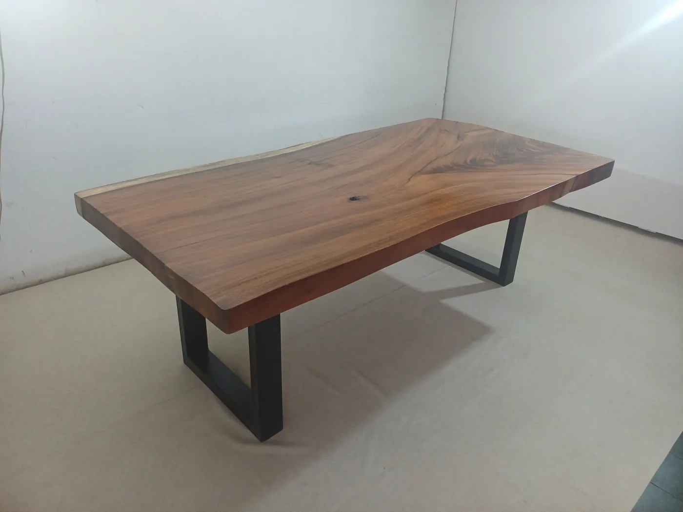 Live edge Saman wood the granite table